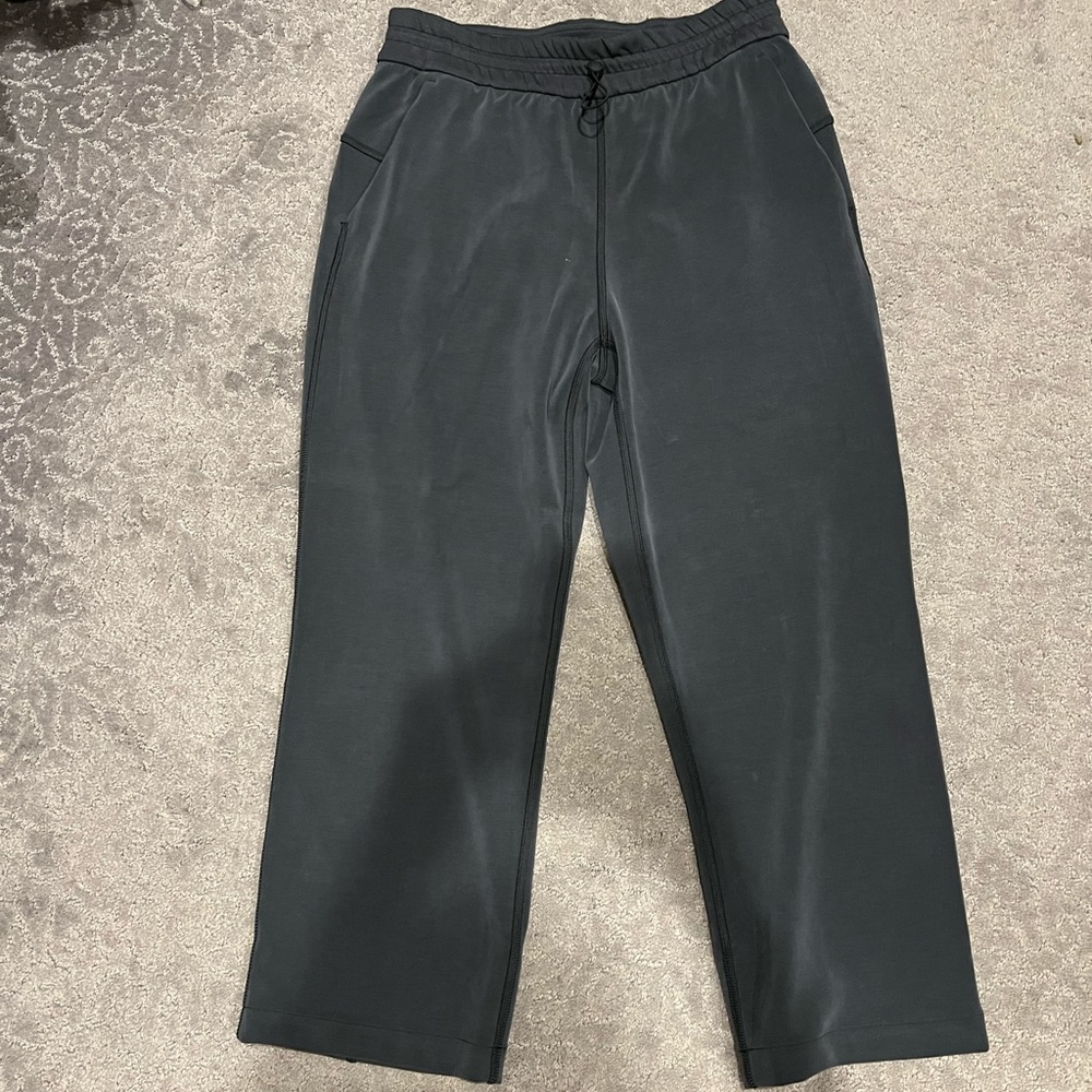 Lululemon crop jogger